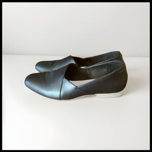 Clarks Size 9 Juliet Palm Black Leather slip on shoes